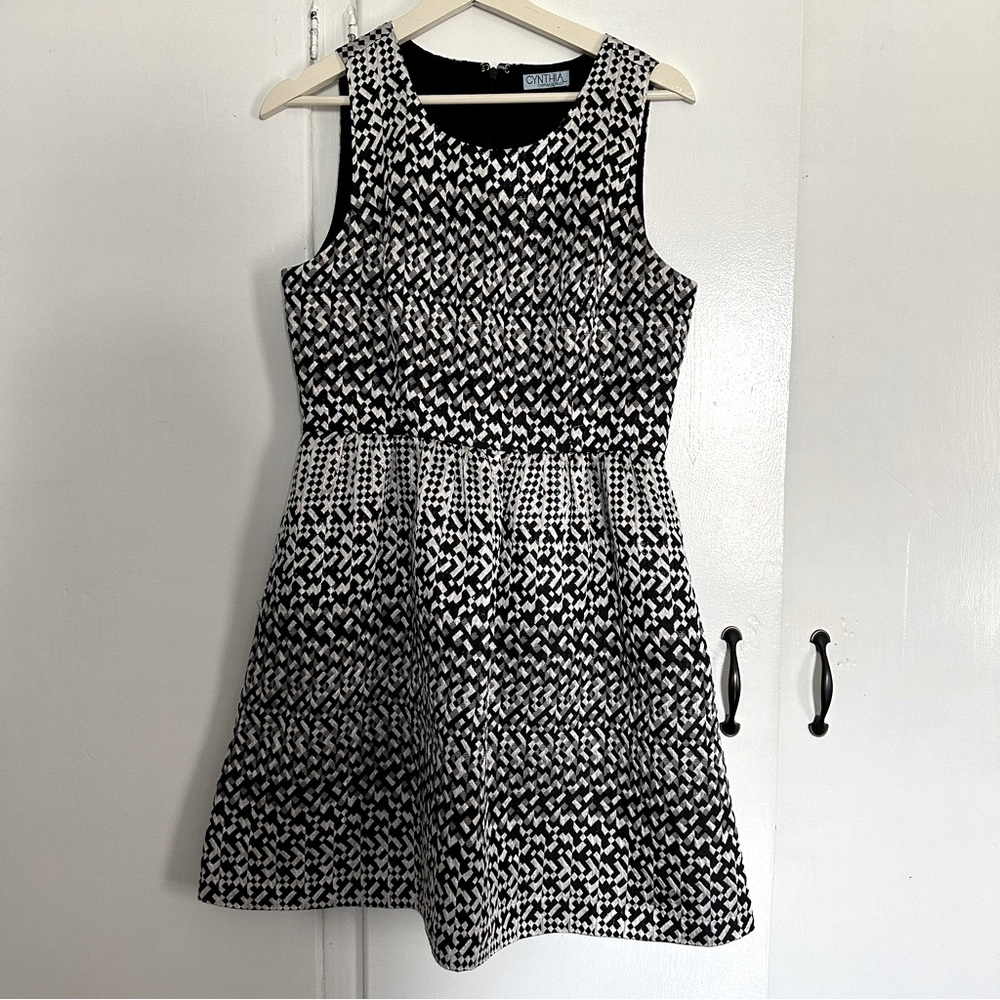 Cynthia Rowley Fit and Flare Metallic Silver Black Dress Size 10